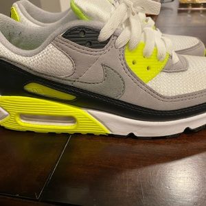 Airmax 90’s size 7 woman